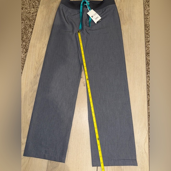 FIGS Livingston Basic Scrub Pants - Picture 3 of 5